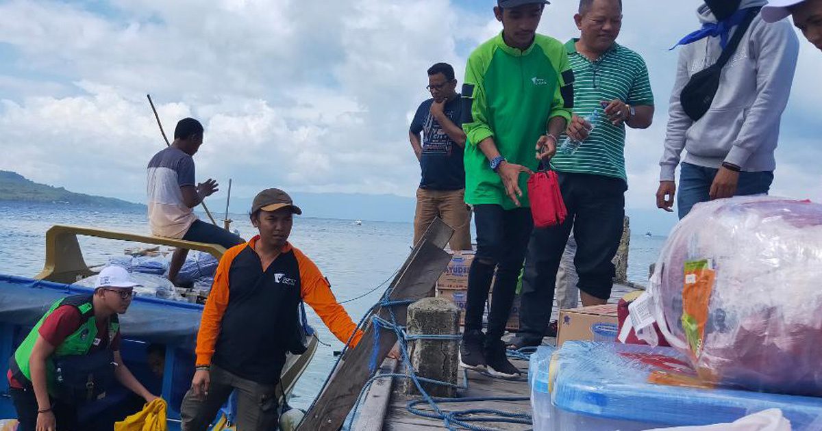 Gempa Luluhlantahkan Ekonomi Relawan DMC Salurkan Bantuan hingga ke Pulau Terpencil 04