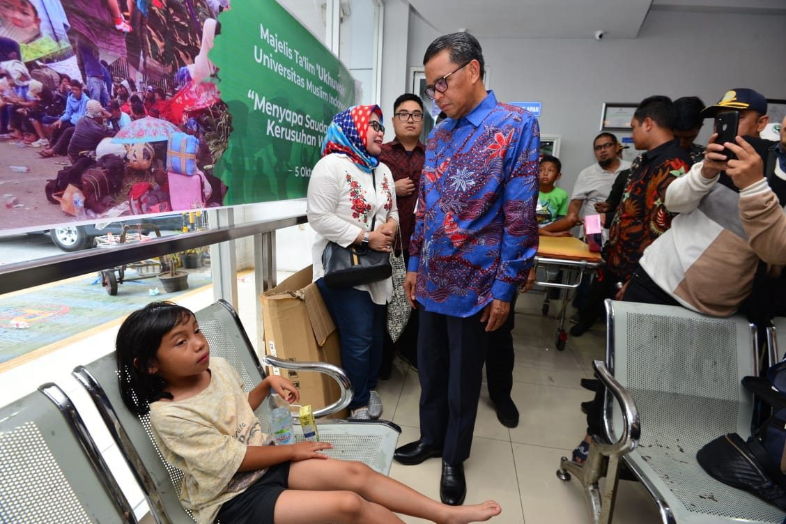 Gubernur Sulsel Jemput Pengungsi Wamena di Pelabuhan 2