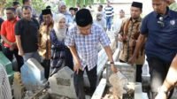Didampingi Aksa Mahmud dan Iqbal Suhaeb, JK Ziarahi Makam Orang Tuanya