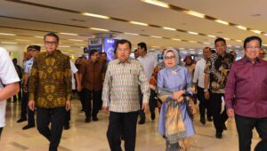 Pulang Kampung, JK Disambut Gubernur dan Ribuan Warga