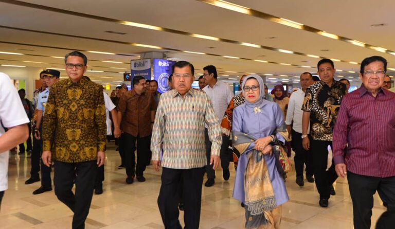 Pulang Kampung, JK Disambut Gubernur dan Ribuan Warga 8 mantan Wakil Presiden Jusuf Kalla