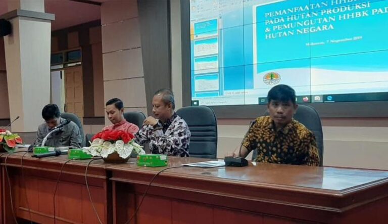 Buka Sosialisasi Pemamfaatan HHBK, Kadishut tekankan semuanya harus berjalan sesuai aturan 7 Dishut 1