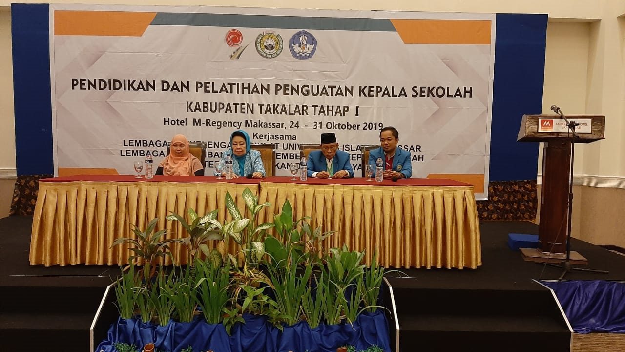Ketua LPD UIM Resmi Menutup Diklat Penguatan Kepala Sekolah 1