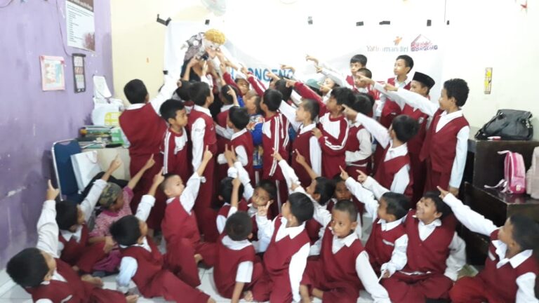 Peduli Gaza, SDIT Insantama dan Yatim Mandiri Gelar Sedekah Dongeng 9 Peduli Gaza SDIT Insantama dan Yatim Mandiri Gelar Sedekah Dongeng 2