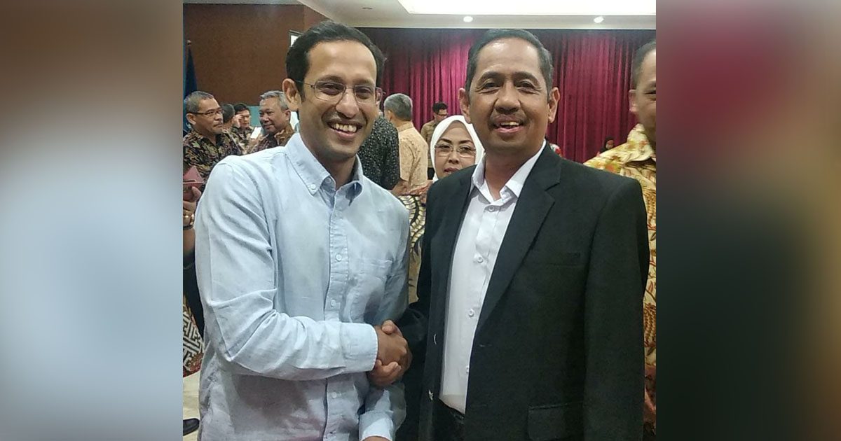Rektor Unismuh Serahkan Proposal Unggulan Interpreneurship ke Mendikbud Nadiem Makarim