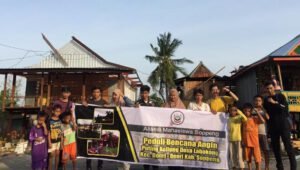 Aliansi Mahasiswa Soppeng, Serahkan Bantuan Bencana Puting Beliung
