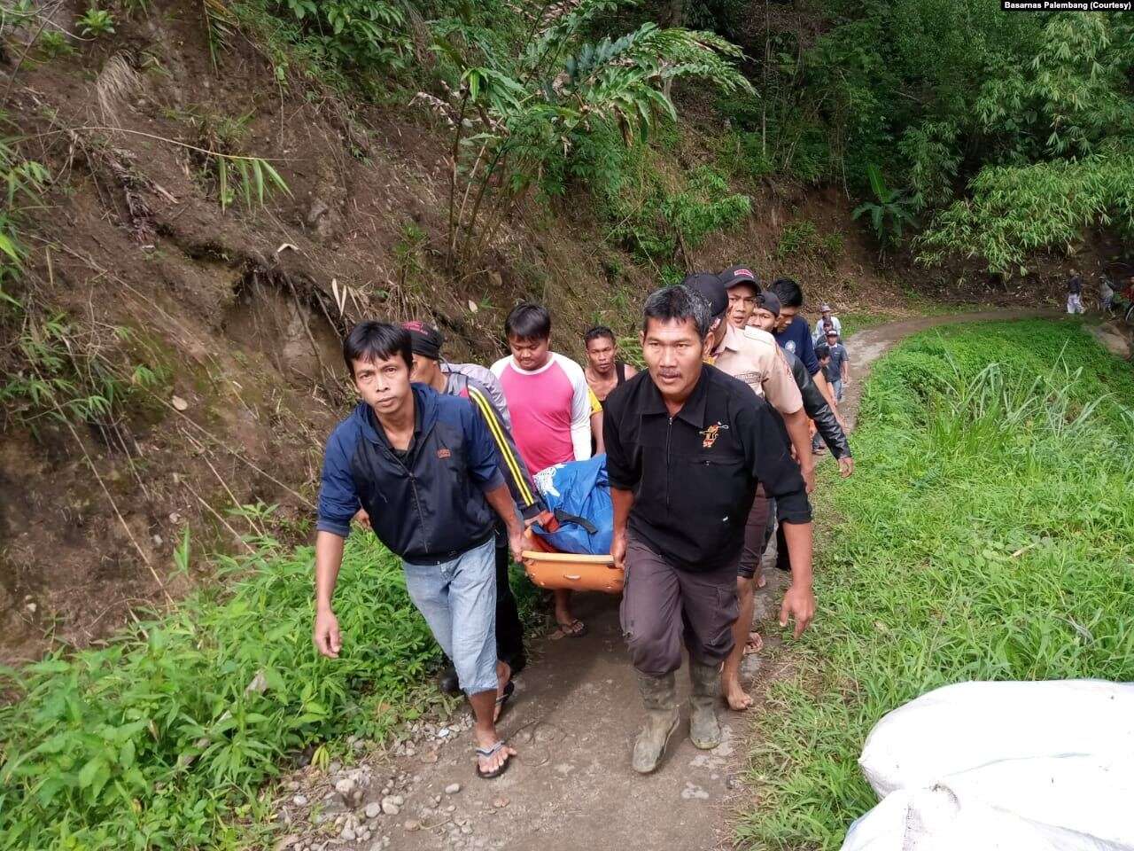 Bus Sriwijaya Rute Bengkulu-Palembang Terjun ke Jurang Liku Lematang, 25 Tewas 2 Bus Sriwijaya Rute Bengkulu Palembang Terjun ke Jurang Liku Lematang 25 Tewas 2