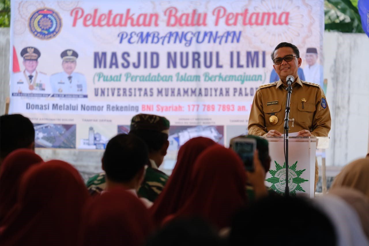 Hadiri Peletakan Batu Pertama Masjid Nurul Ilmi Unismuh Palopo, Gubernur Serahkan Bantuan Rp1 miliar