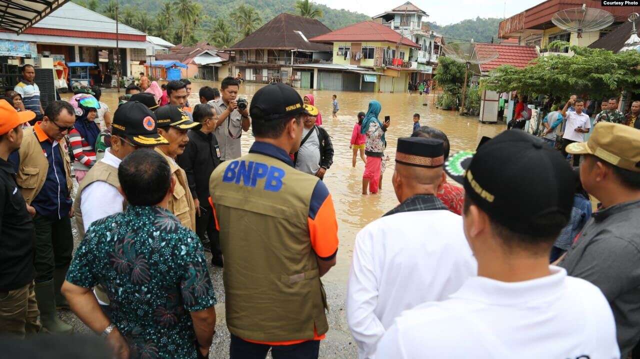 15 Tahun Pasca Gempa dan Tsunami Aceh, Sudahkah Warga Sadar Bencana? 5 Kepala BNPB meninjau wilayah yang baru terkena bencana Foto BNPB