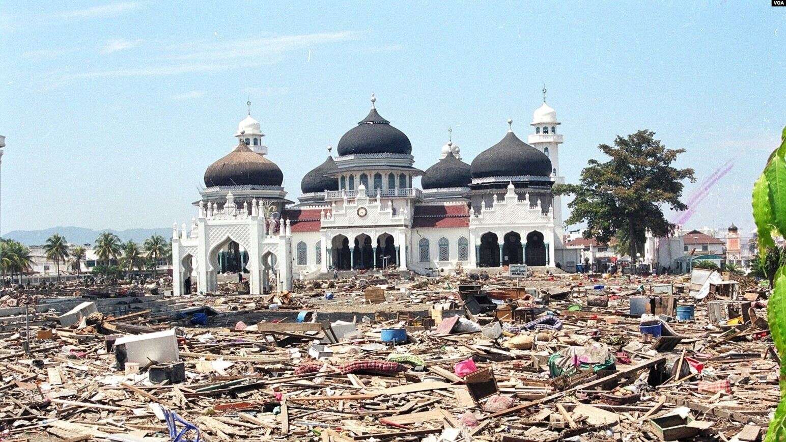 Masjid Raya Banda Aceh pasca tsunami akhir tahun 2004 VOAEva M.