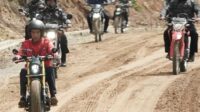 Naik Motor Custom, Presiden Jokowi Jajal Pembangunan Jalan Perbatasan Kalimantan