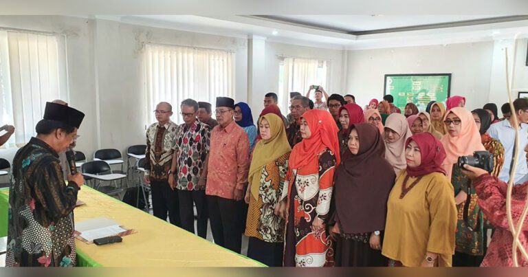Inilah Wakil Rektor Universitas Cokroaminoto Makassar 8 Prof Dr M Tahir Kasnawi SU melantik kabinetnya