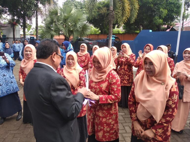 Suasana Haru & Derai Airmata Warnai Peringatan Hari Ibu ke-91 di LLDIKTI IX Sulawesi 4 Suasana Haru Derai Airmata Warnai Peringatan Hari Ibu ke 91 di LLDIKTI IX Sulawesi 1