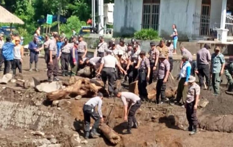 Banjir Bandang Menerjang Blitar, 5 Jembatan Putus dan Rusak Berat 3 Banjir Bandang Menerjang Blitar 5 Jembatan Putus dan Rusak Berat 1