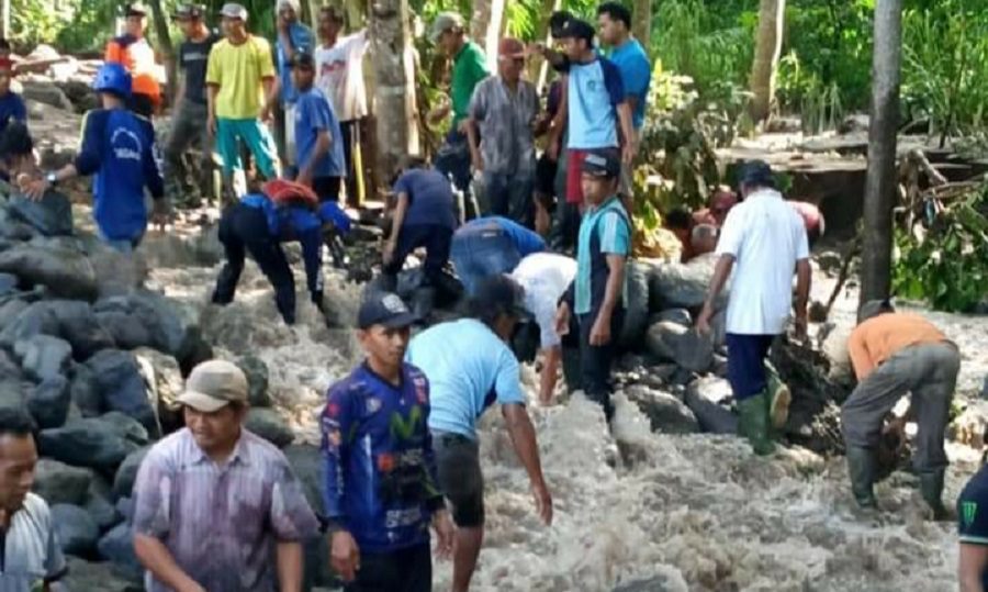 Banjir Bandang Menerjang Blitar, 5 Jembatan Putus dan Rusak Berat 2 Banjir Bandang Menerjang Blitar 5 Jembatan Putus dan Rusak Berat 2