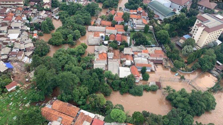 Banjir Rendam 169 Lokasi di Jabodetabek, Jabar & Banten; 16 Meninggal 3 Banjir pada awal tahun merendam 169 lokasi di wilayah Jabodetabek