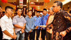 Dukung Karya Perakit Pesawat, Gubernur Sulsel Berikan Bantuan