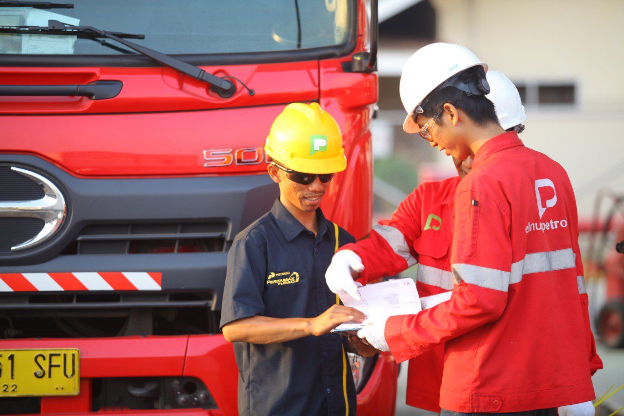 Foto Persiapan AMT Elnusa Petrofin sebelum mengantarkan BBM Ke SPBU