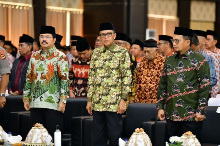 Hadiri HAB Kemenag Sulsel, Gubernur Tekankan Tolak Politik Uang dalam Pilkada 2 Hadiri HAB Kemenag Sulsel Gubernur Tekankan Tolak Politik Uang dalam Pilkada
