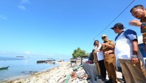 Iqbal Tinjau Lokasi Pemecah Ombak di Pulau Lae-Lae