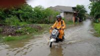 Jakarta Banjir: Tiga Orang Tewas, Gubernur Perintahkan Jajaran Turun Tangan