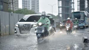 Ketahui Dampak Kendaraan, jika Menerjang Genangan Air di Musim Hujan