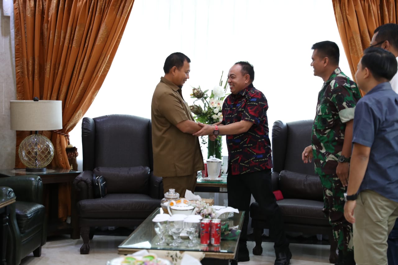 Pemkot Makassar Gandeng Astra Group Bersihkan Kanal Makassar 2 Pemkot Makassar Gandeng Astra Group Bersihkan Kanal Makassar 1