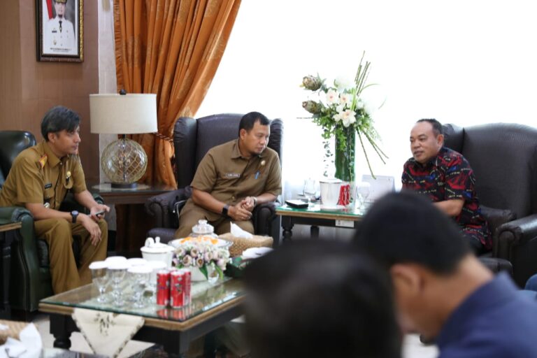 Pemkot Makassar Gandeng Astra Group Bersihkan Kanal Makassar