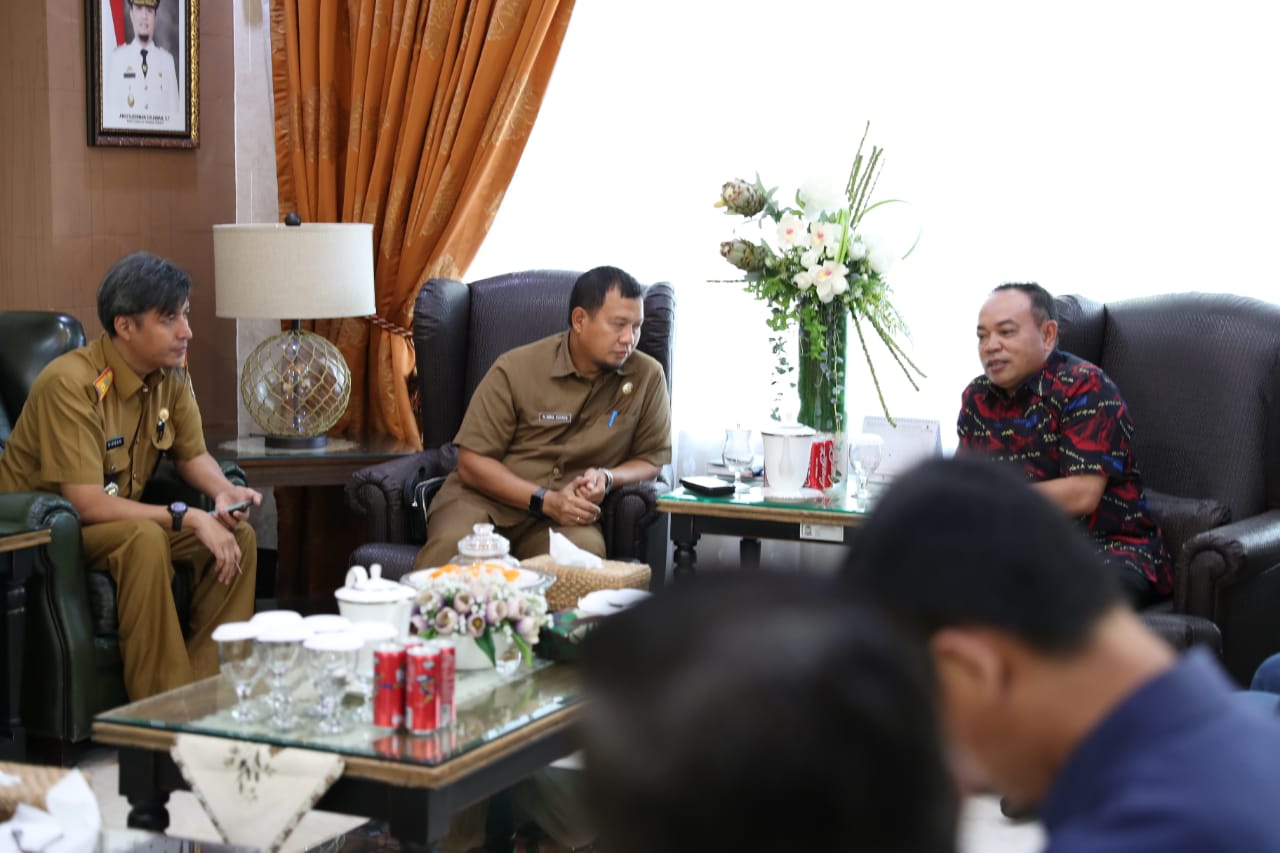 Pemkot Makassar Gandeng Astra Group Bersihkan Kanal Makassar