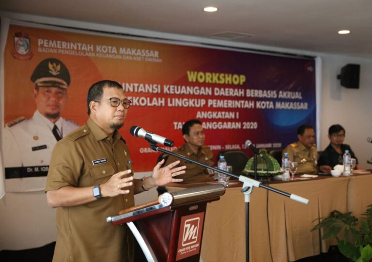 Penjabat Wali Kota Makassar Iqbal Suhaeb 2