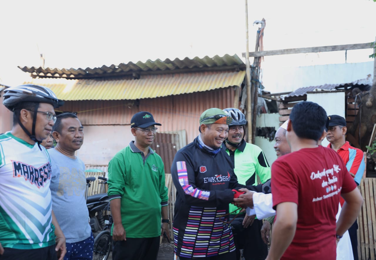 Peringati Hari Lahir NU Iqbal Bersih Bersih Masjid Nurul Amal Tamalaba 2
