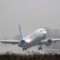 Pesawat United Airlines Boeing 737 Max lepas landas dalam keadaan hujan
