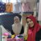 Salah satu pedagang di Student Mall Unismuh Makassar bersama Rahmi Nurshani Azmarah Mahasiswa Komunikasi Unismuh Makassar