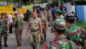 Satpol PP bersama TNI/Polri Kembali Lakukan Penertiban di Stadion Mattoanging