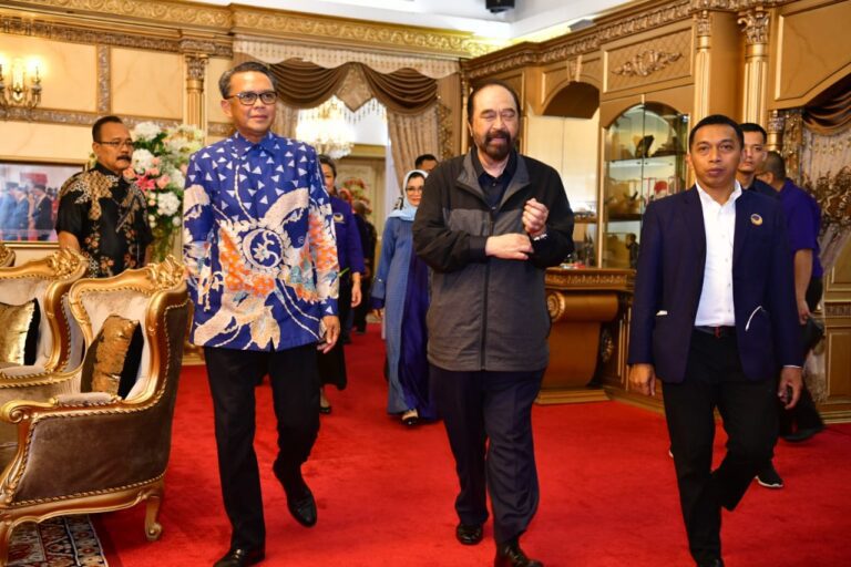 Dihadapan Surya Paloh, Gubernur Sampaikan Kondisi Sulsel 3 Surya Paloh