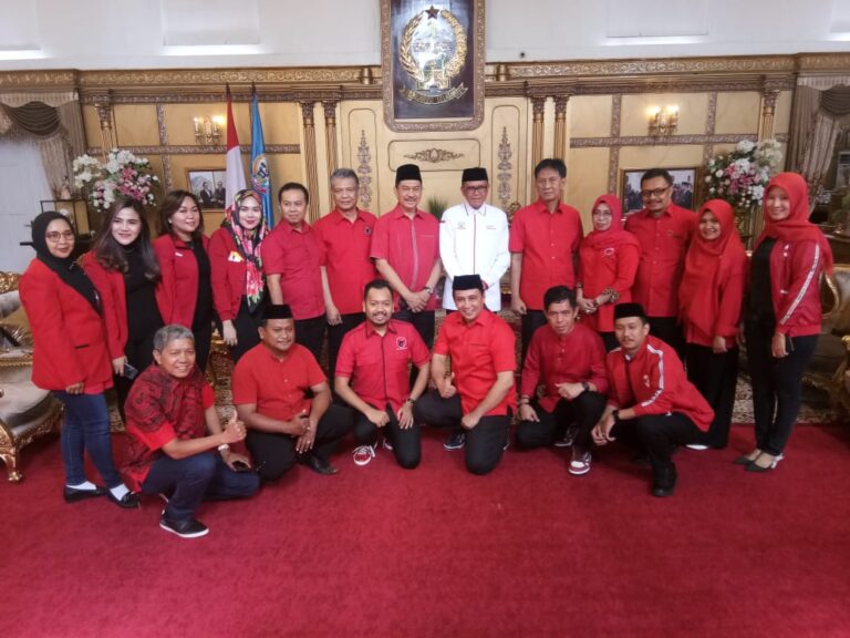 Temui Gubernur Sulsel, Ketua PDIP Sulsel Kami Siap Gabung dalam TGUPP Apabila Dibutuhkan 7 Temui Gubernur Sulsel, Ketua PDIP Sulsel Kami Siap Gabung dalam TGUPP Apabila Dibutuhkan