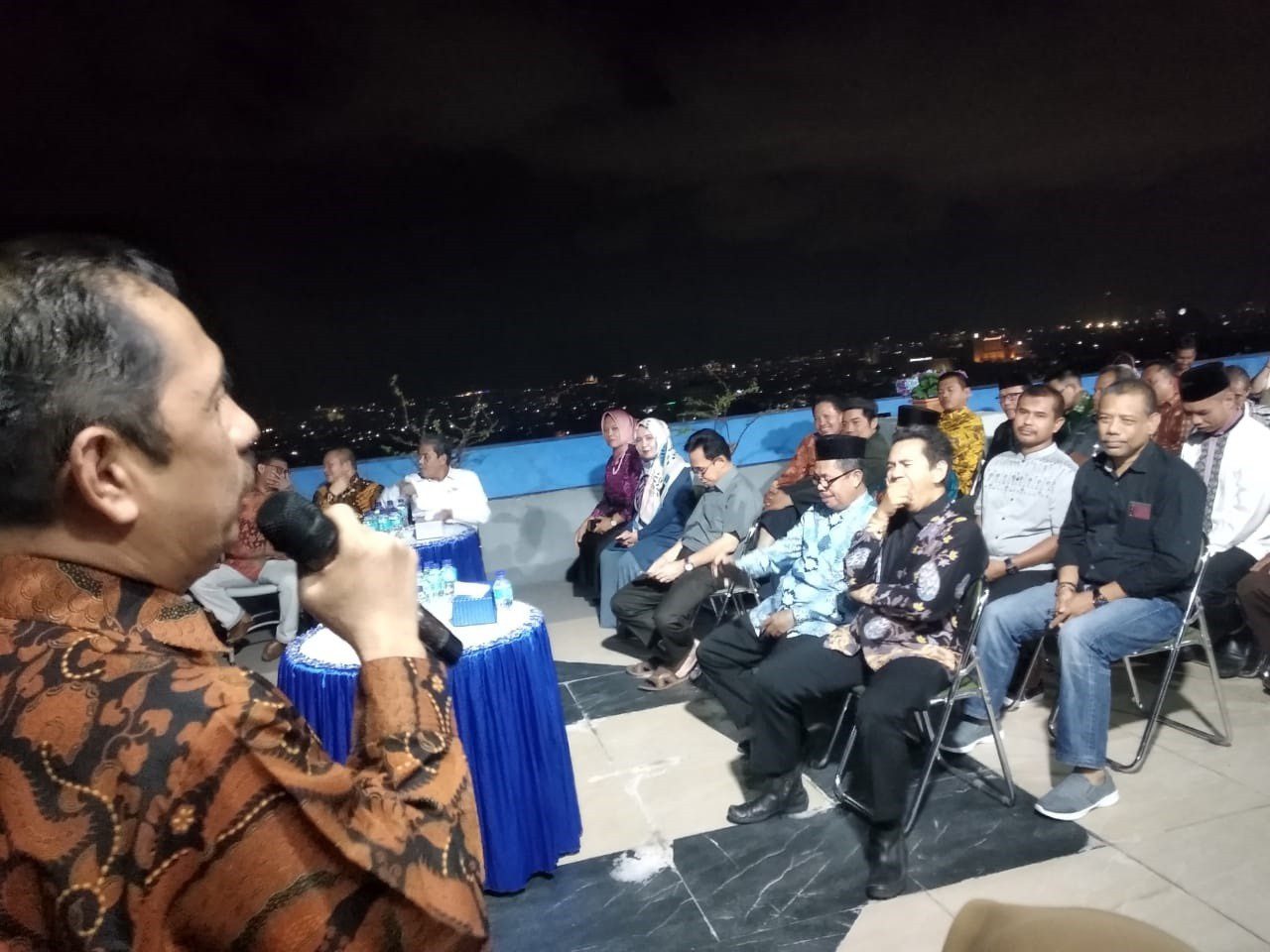 Unismuh Makassar Jamu Makan Malam Kepsek se Sulsel di Puncak Menara Iqra
