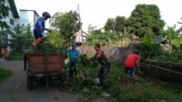 Babinsa Biring Romang Bangun Silaturahmi Melalui Kerja Bakti