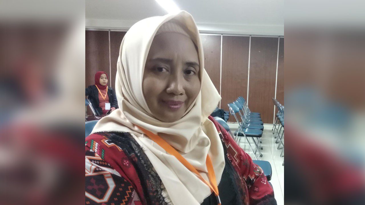 Dr Umi Farida SE MSi Dosen Tetap Yayasan PPs STIE Amkop Makassar.