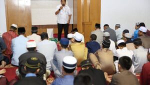 Jumat Ibadah, Iqbal Tekankan Kebersihan Lingkungan