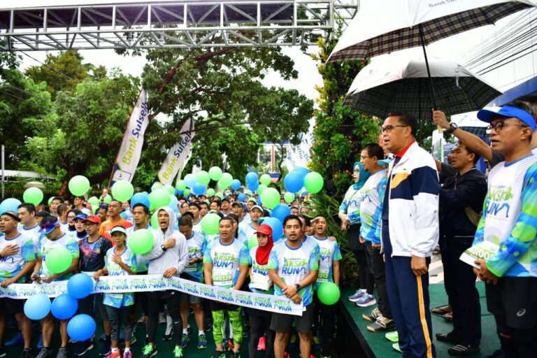 Lepas Pelari Peserta AKSI RUN Bank Sulselbar, Gubernur Kampanyekan Pengurangan Sampah Plastik 3 Lepas Pelari Peserta AKSI RUN Bank Sulselbar Gubernur Kampanyekan Pengurangan Sampah Plastik 2
