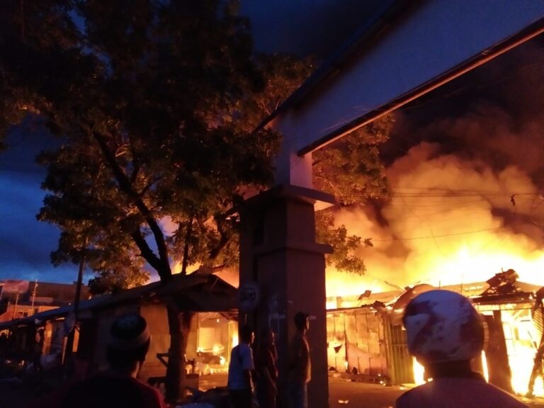 Breaking News: Pasar Sentral Sinjai Terbakar 5 Pasar Sentral Sinjai Terbakar