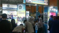 Puluhan Pengunjung Pameran LLDIKTI IX Mendaftar Tes Mahasiswa Baru Unismuh Makassar 2020