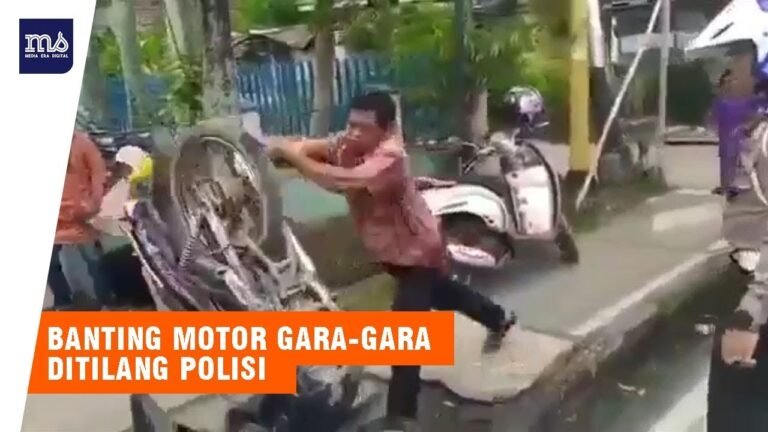 Tak Mau ditilang Polisi, Bapak Ini Ngamuk Hingga Banting Motor