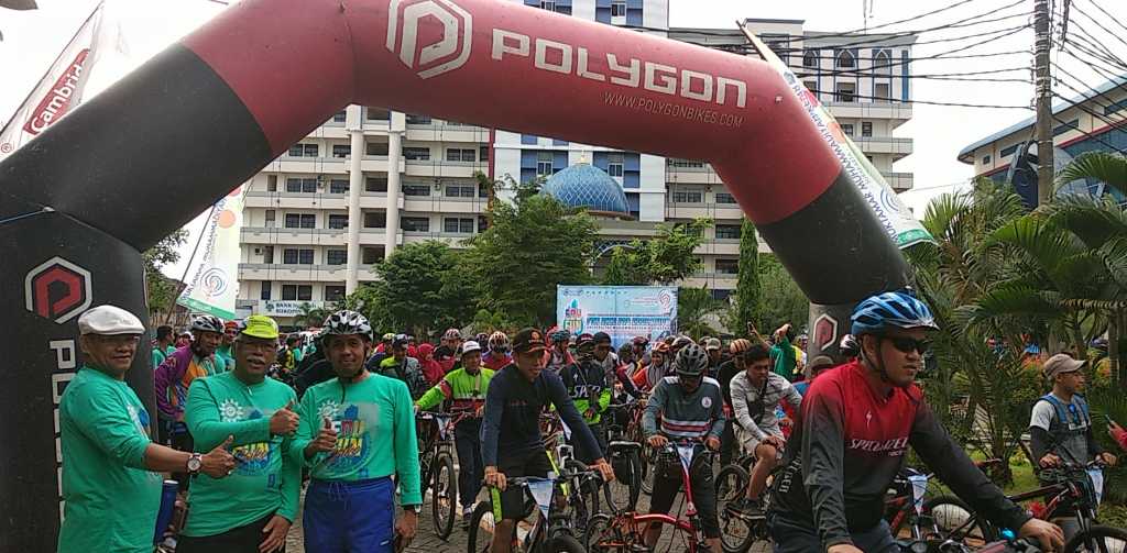 Prof Munir Mulkhan Lepas Peserta Fun Bike Kostal Unismuh & Sosialisasi Muktamar Muhammadiyah 2 Fun Bike Kostal Unismuh sekaligus Sosialisasi Muktamar Muhammadiyah 2