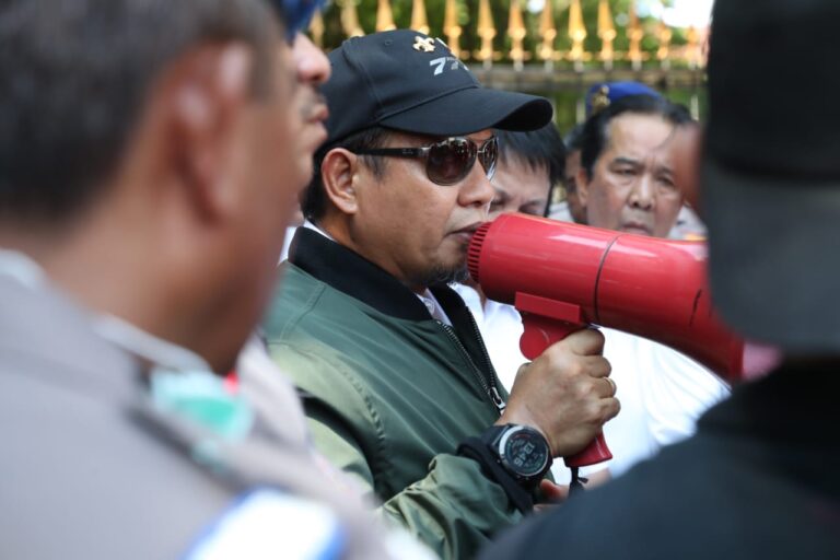 Iqbal Suhaeb Terima Aspirasi Demonstran Omnibus Law di Kantor Gubernur