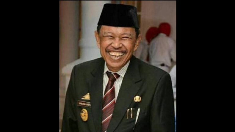 Jenazah Mantan Bupati Sinjai, Sabirin Yahya Dimakamkan di Leppangeng Sinjai 3 Jenazah Mantan Bupati Sinjai Sabirin Yahya Dimakamkan di Leppangeng Sinjai