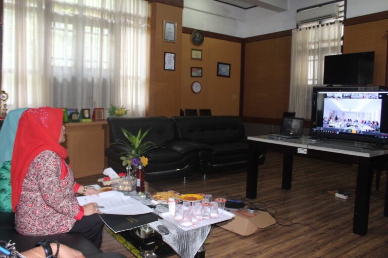 Lewat Video Conference, Kadis DP3ADalduk KB Laporkan Berbagai Hal ke Menteri 3 Kadis DP3ADalduk KB