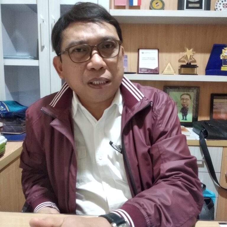 UTBK Prodi Profesi Apoteker Universitas Megarezky Diikuti Ratusan Calon Mahasiswa Baru 7 Ketua Panitia Penerimaan Mahasiswa Baru Unimerz Makassar Dr. Hairuddin Kudding
