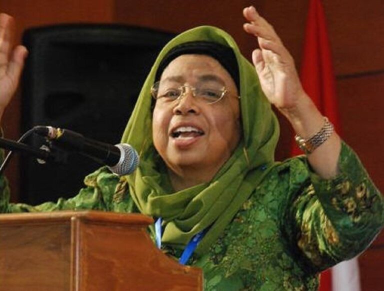 Ketua Umum PP Aisyiah Prof Dr Siti Chamamah Soeratno.